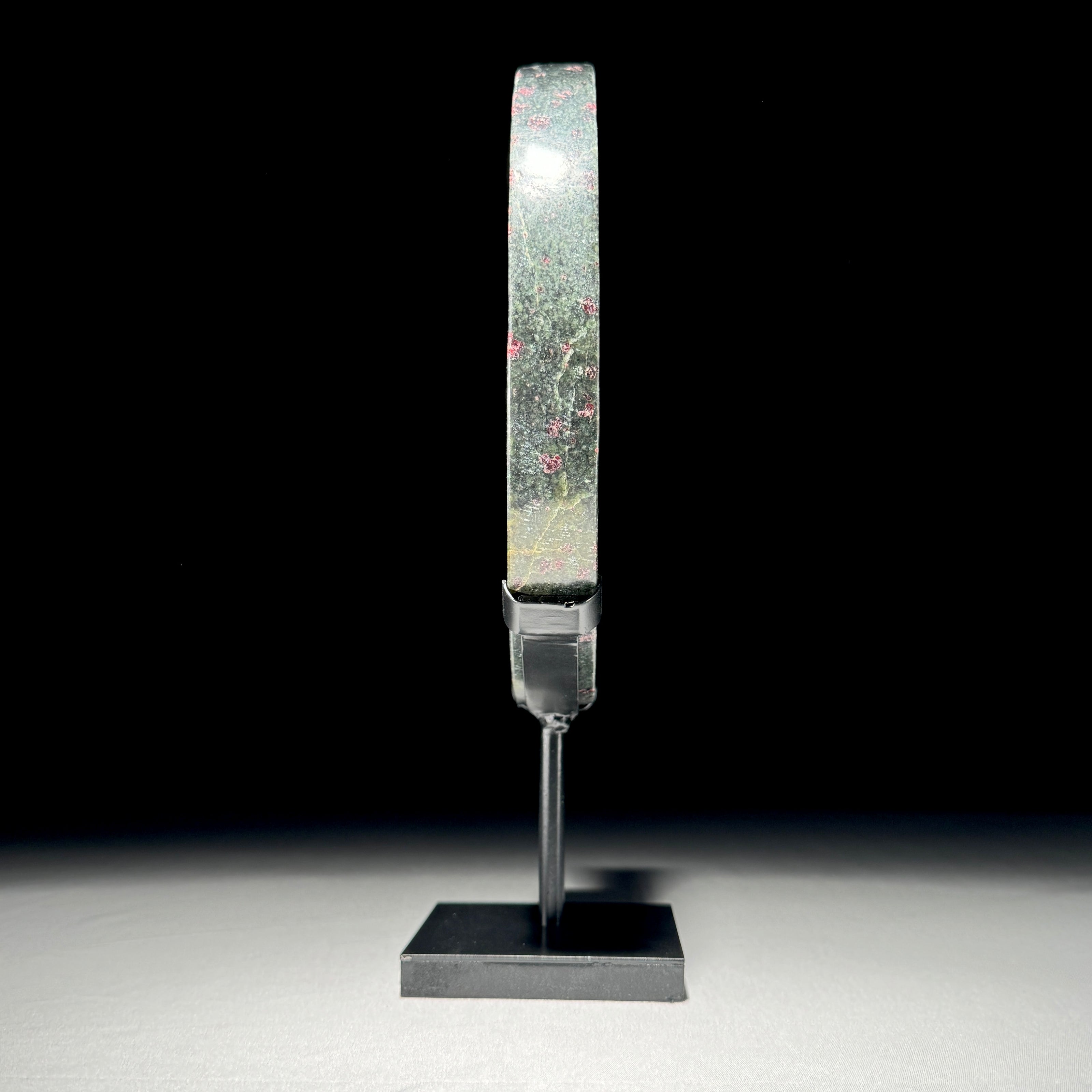 Crescent Moon on Stand  - Min,A/044