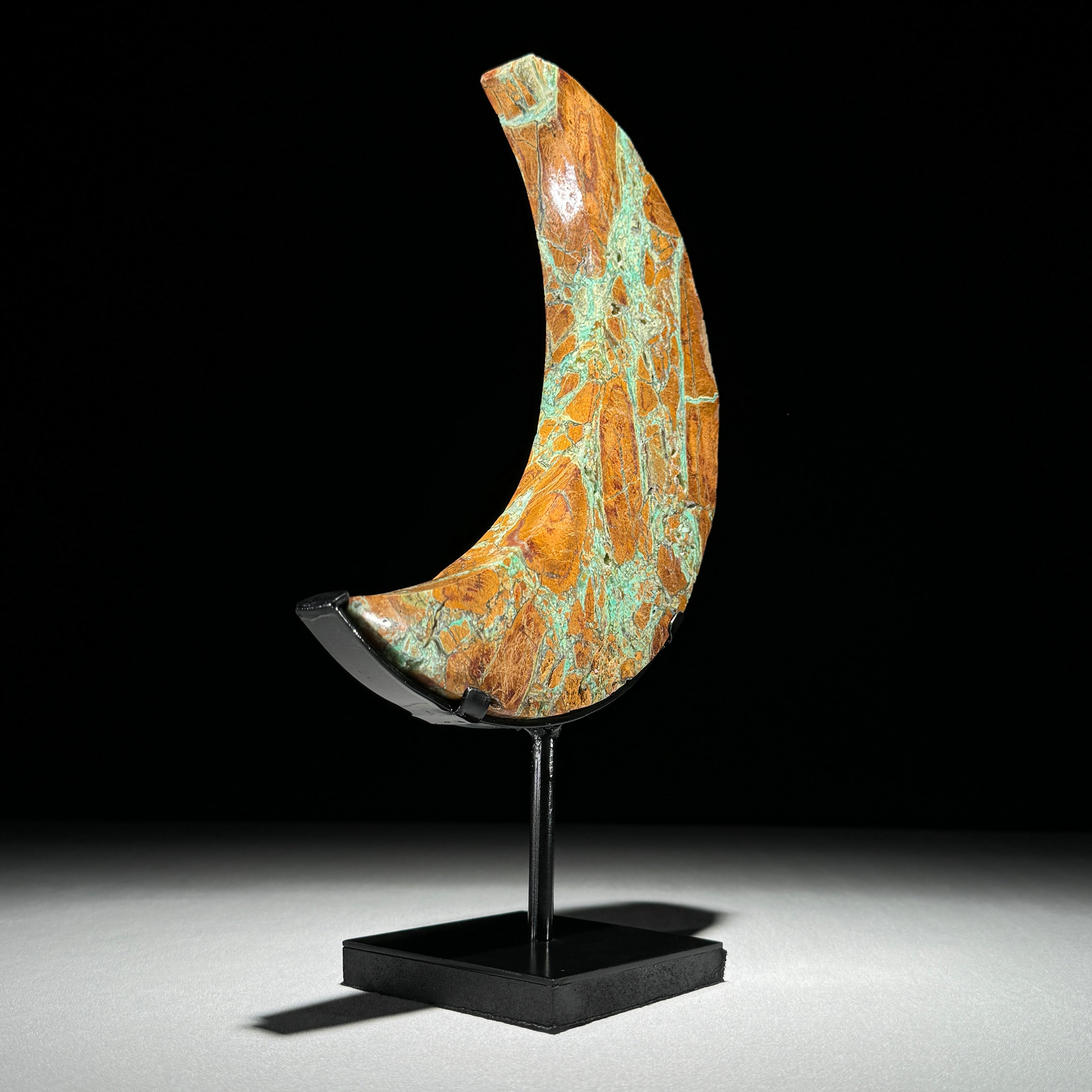 Crescent Moon on Stand  - Min,A/041