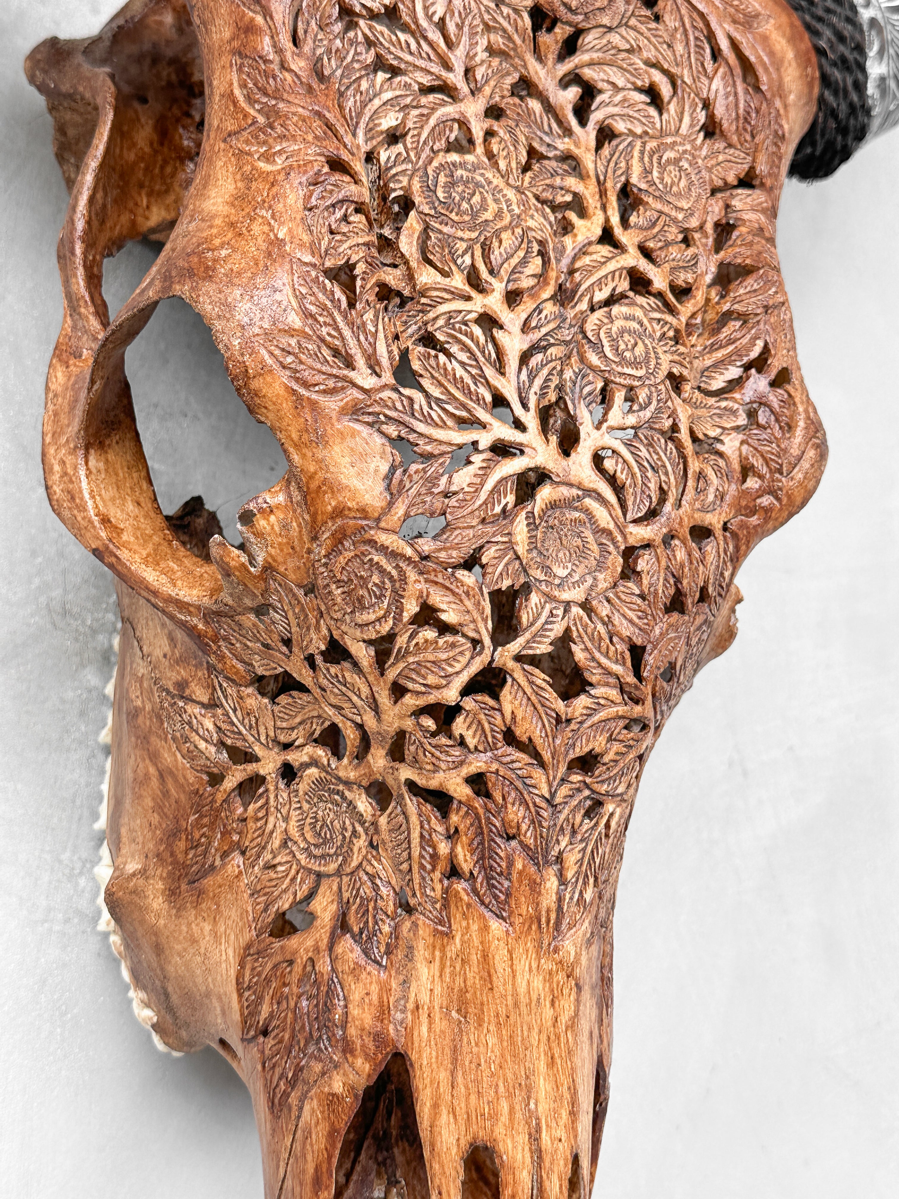 Fully carved cow skulls with Rose Carving Skull,A/086