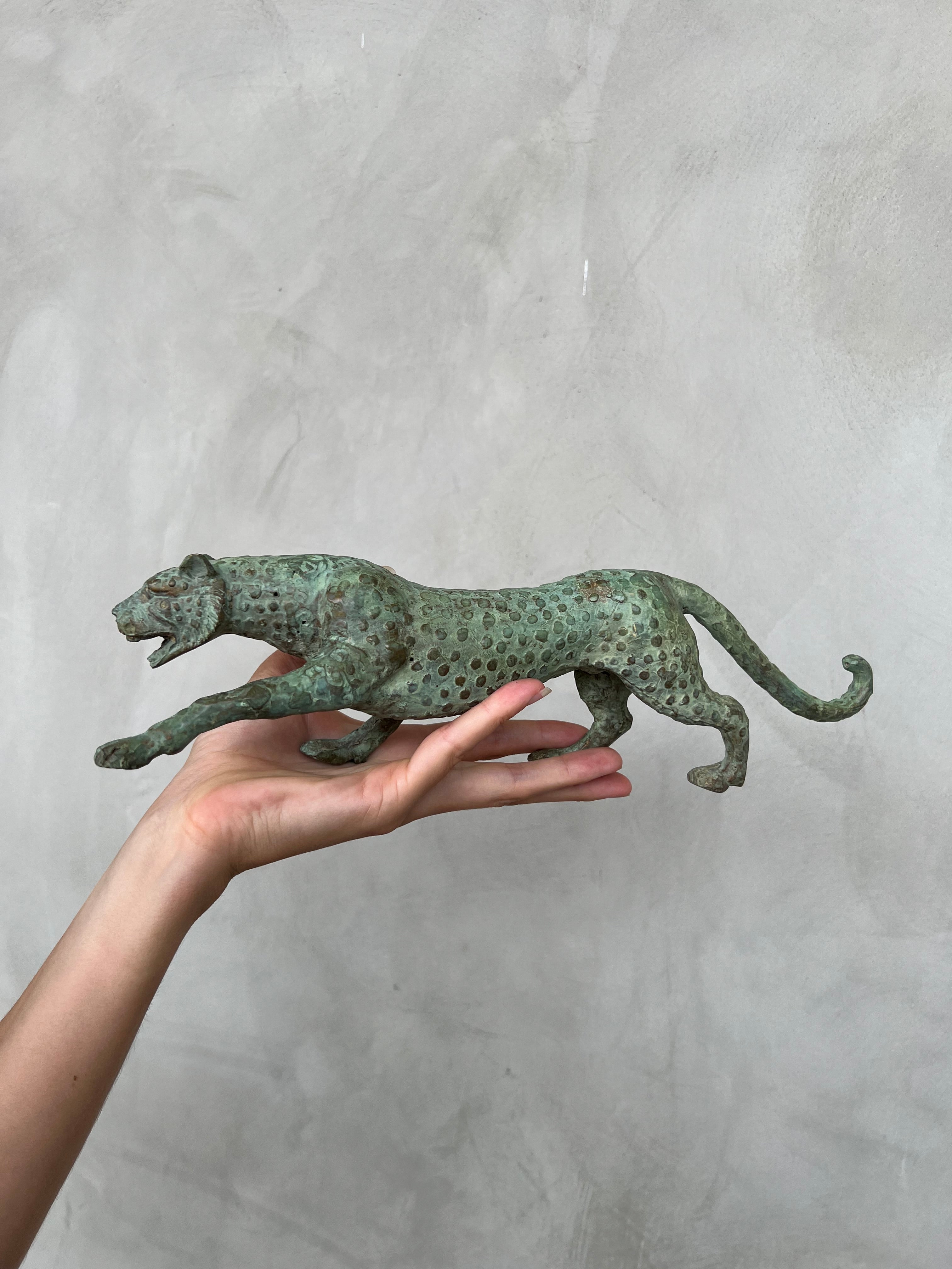 Leopard Hunting Patinated Bronze - Large