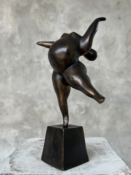 Voluptuous Lady Backbend Bronze