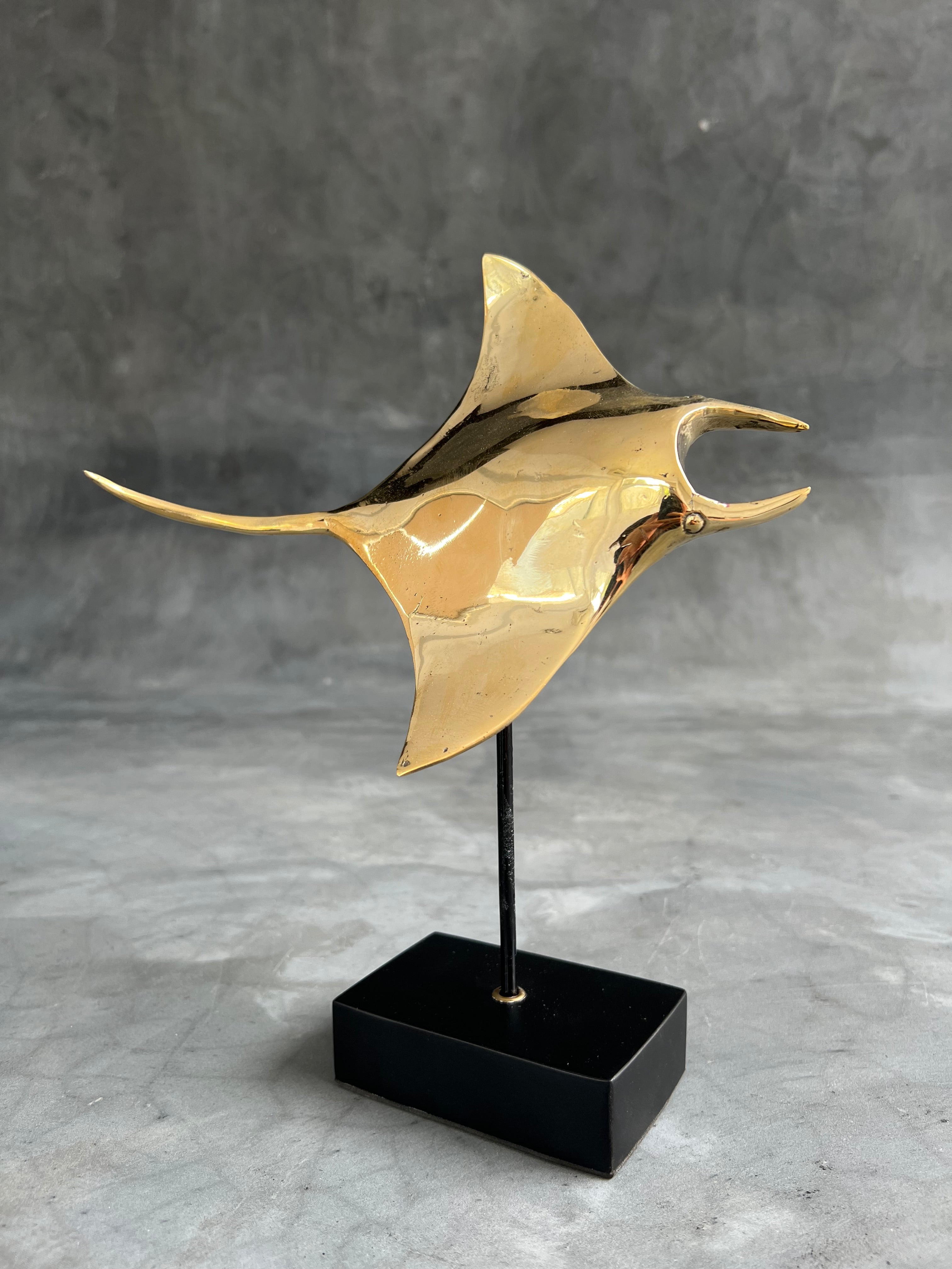 Mantaray on a stand Polished Bronze