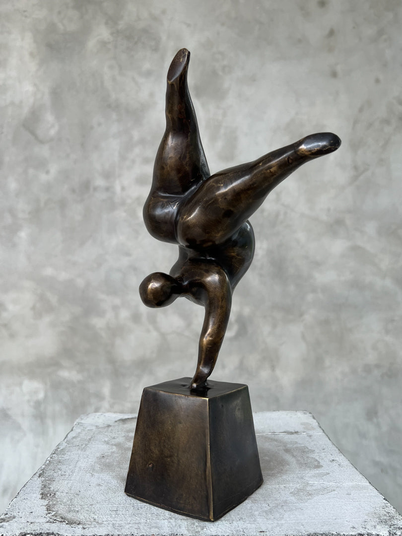 Voluptuous Lady Balancing Bronze