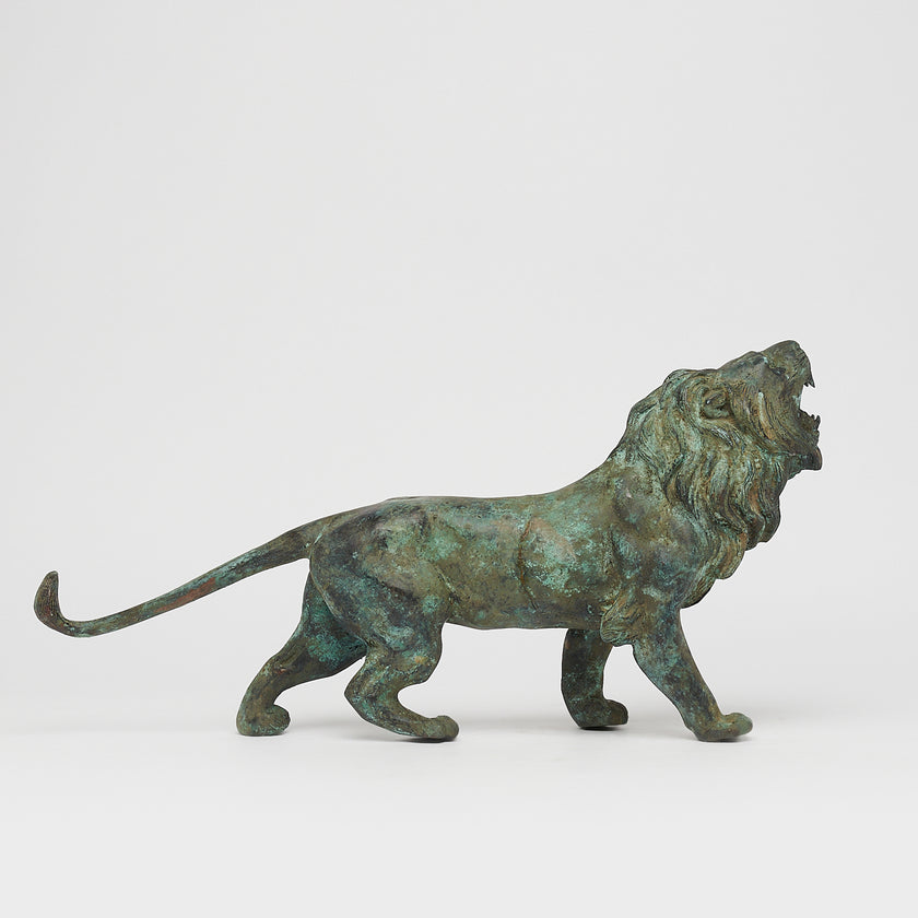 Lion Roaring Aged Sculpture