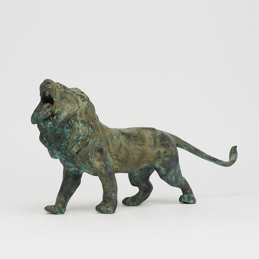 Lion Roaring Aged Sculpture