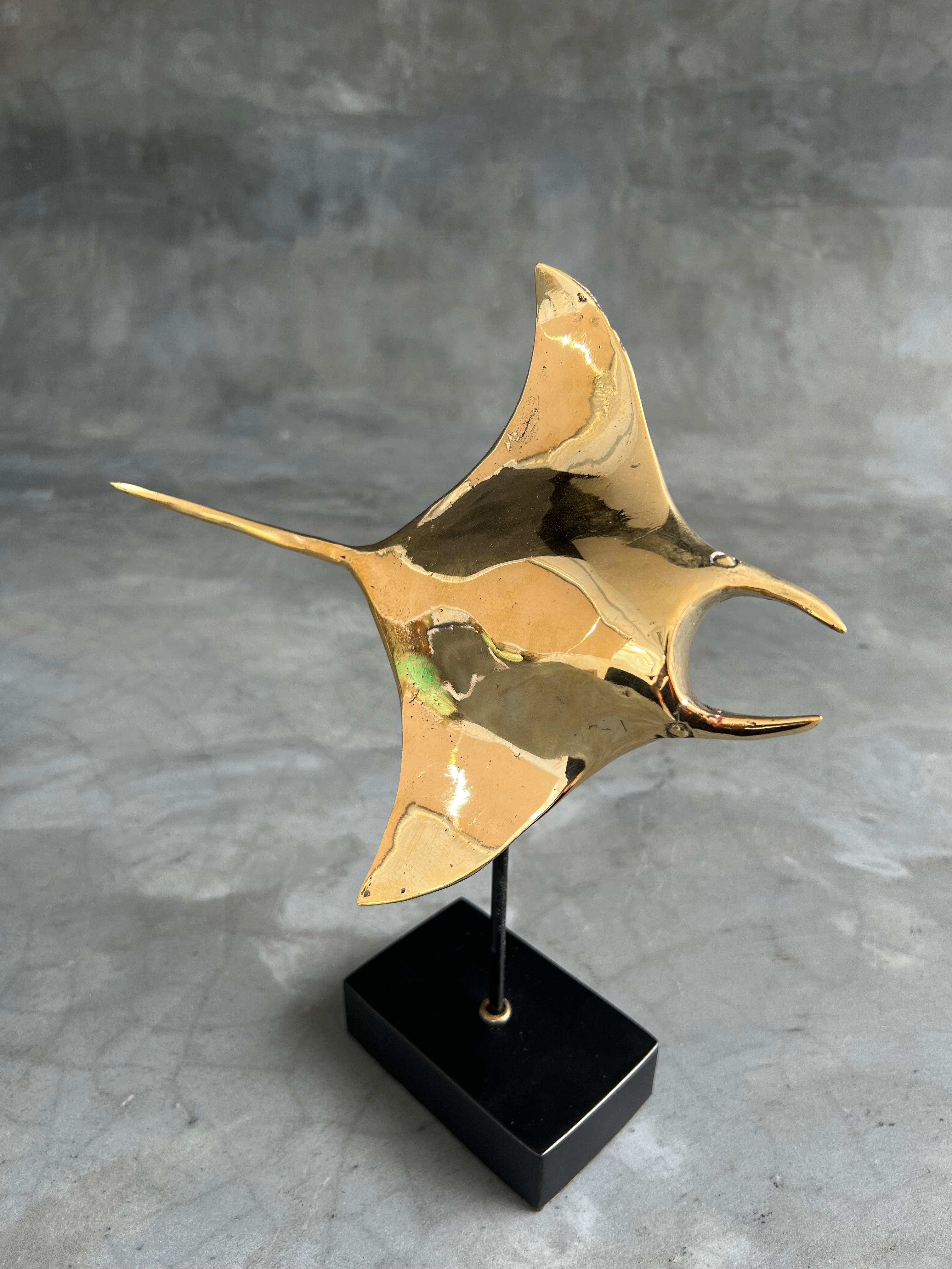 Mantaray on a stand Polished Bronze