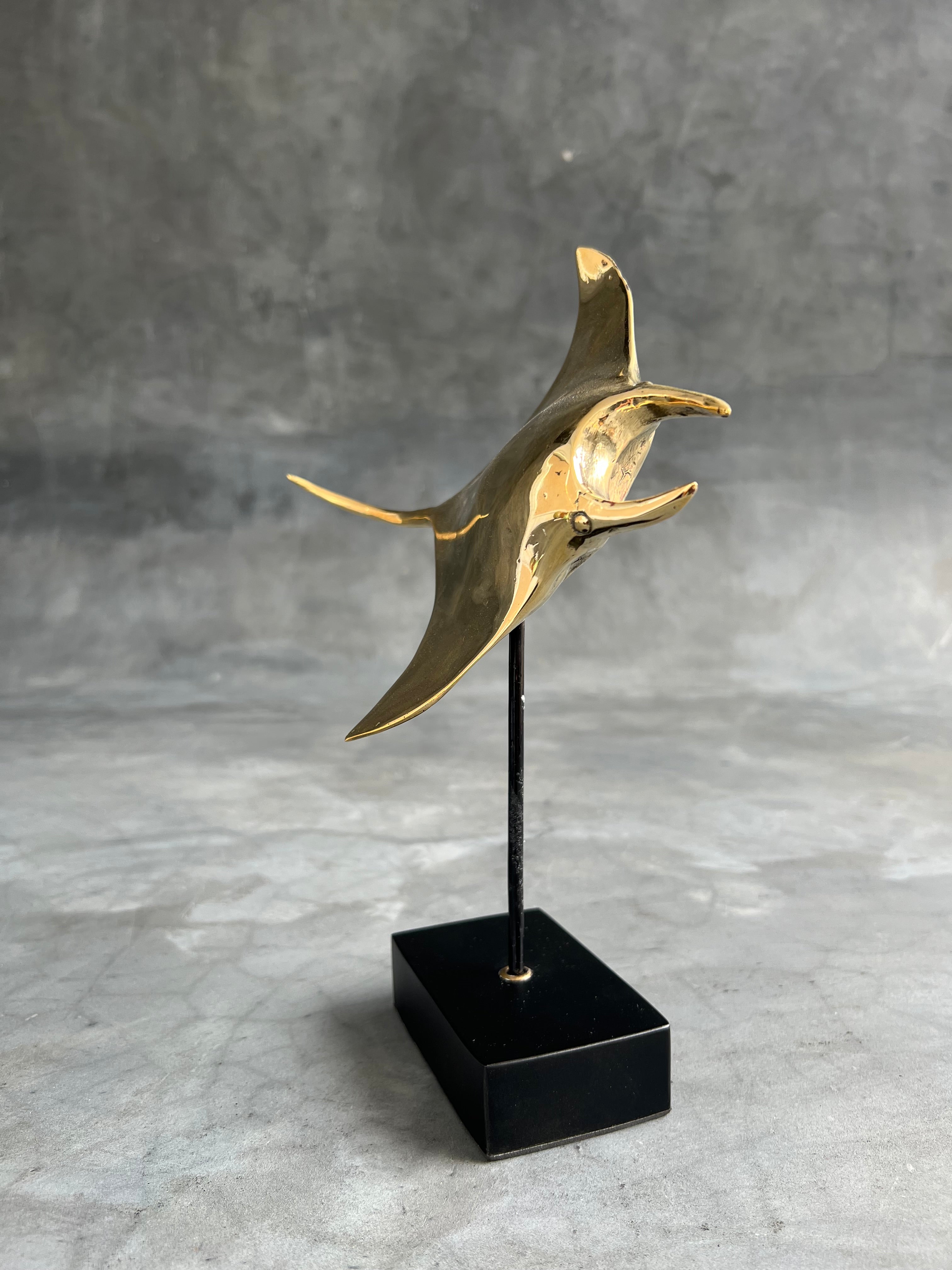 Mantaray on a stand Polished Bronze