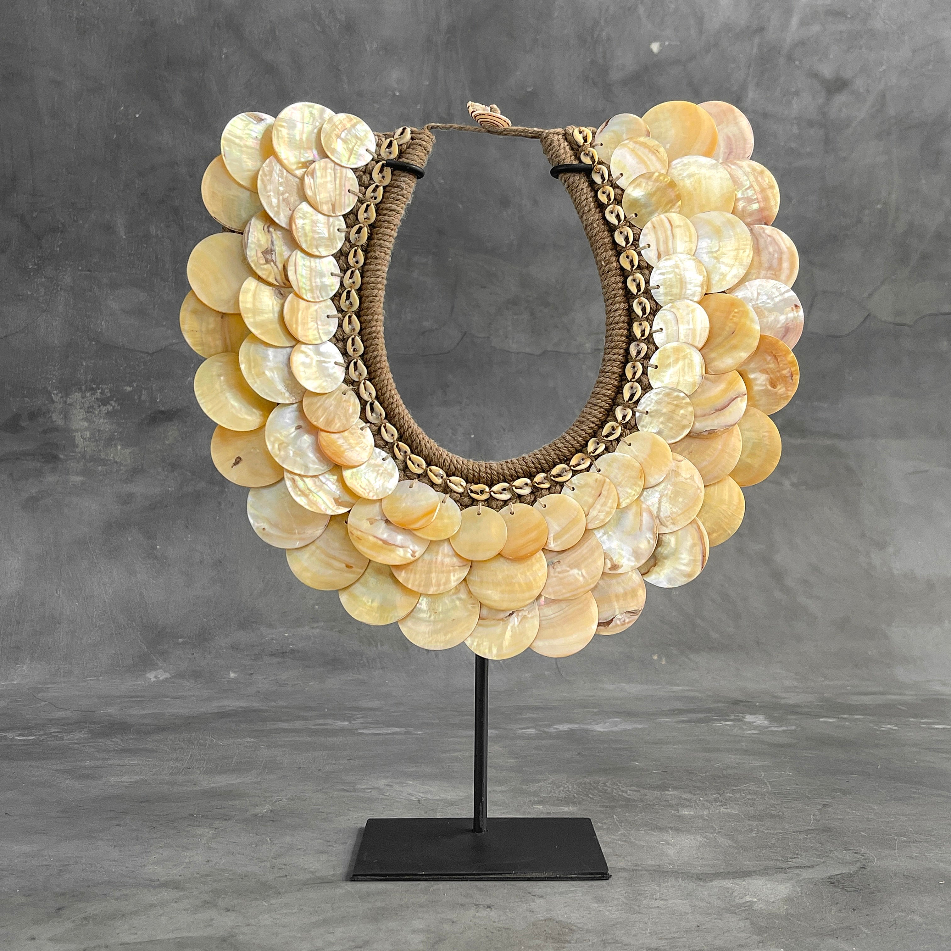 Shell Necklace SN 19 carving S1/114