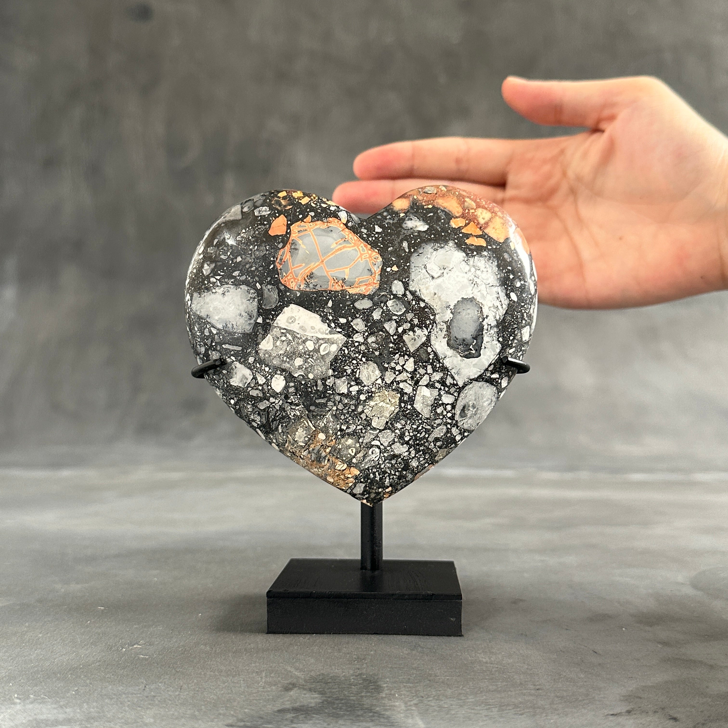 Stunning Maligano Jasper Heart Shaped on a custom stand PetW/128