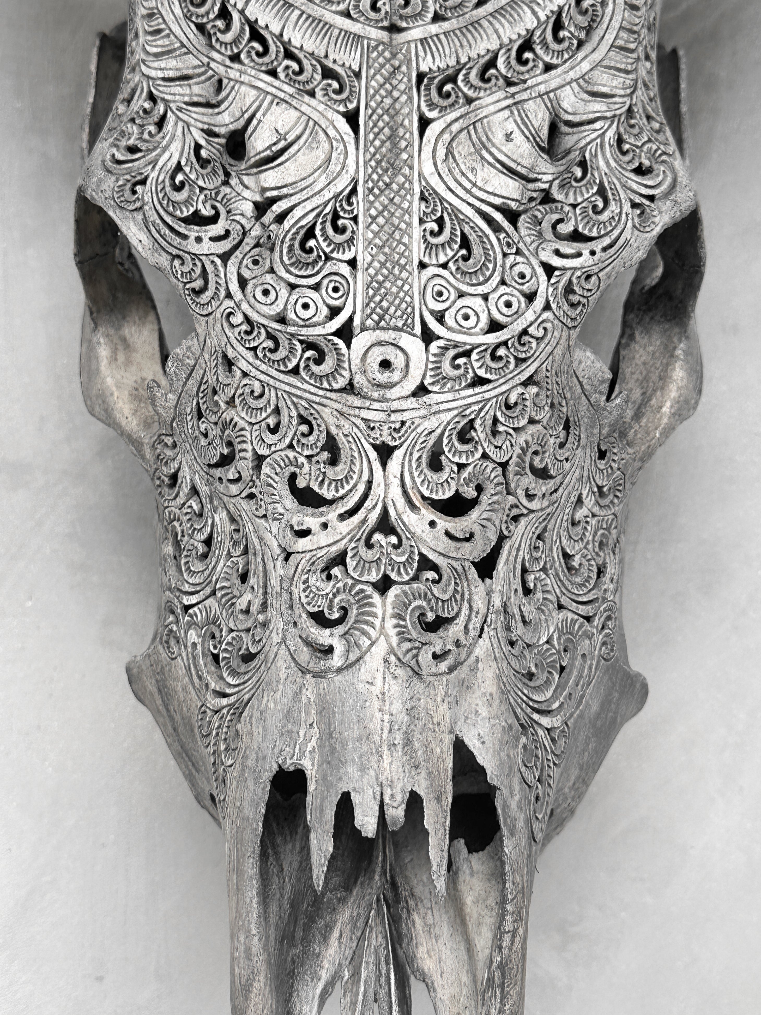 Hand-Carved Cow Skull with Badong Pattern – Tribal Gothic Wall Art – Ethnic Bone Skull Decor with Black Horns - Skull,A/076
