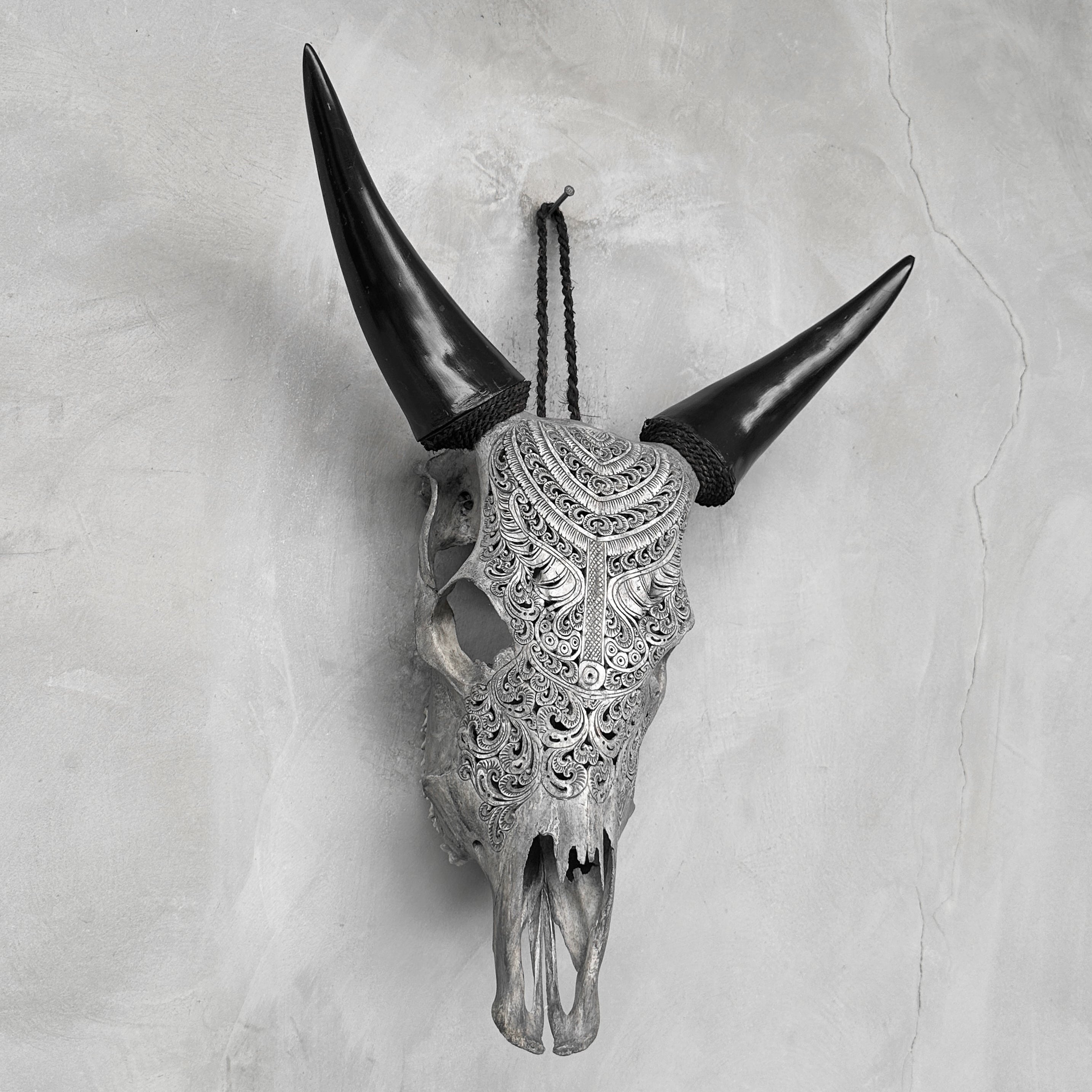 Hand-Carved Cow Skull with Badong Pattern – Tribal Gothic Wall Art – Ethnic Bone Skull Decor with Black Horns - Skull,A/076