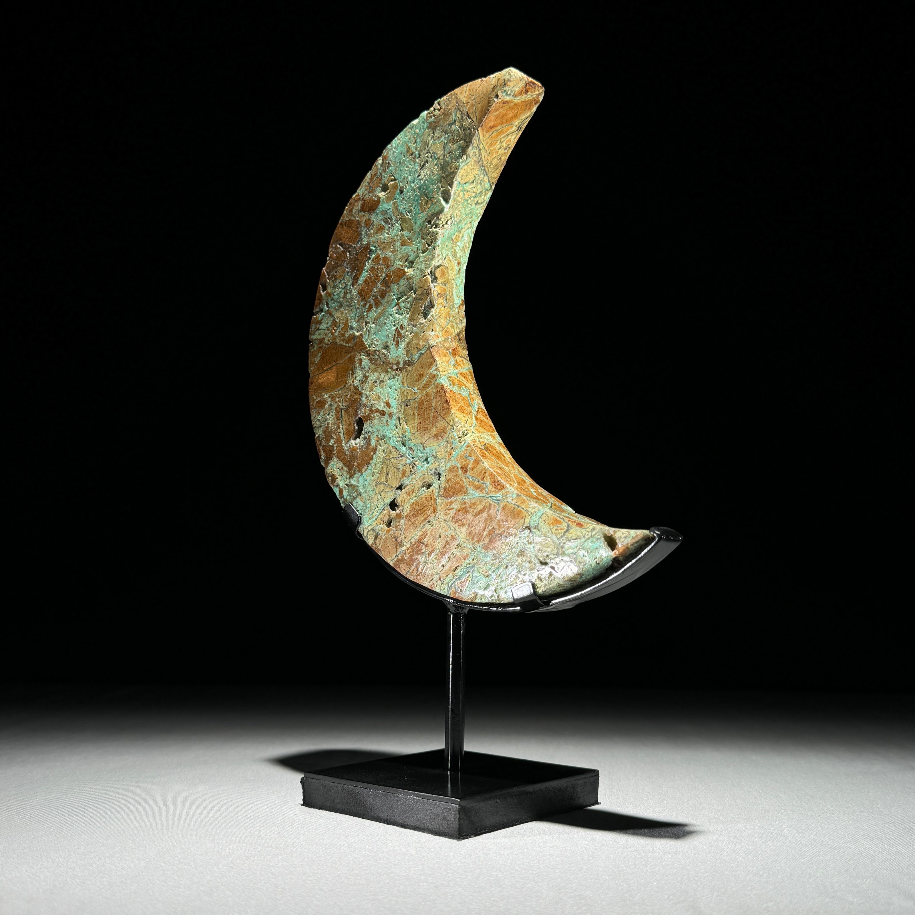 Crescent Moon on Stand  - Min,A/042