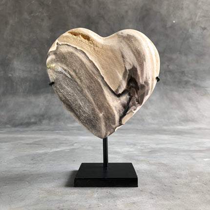 Wonderful Petrified Wood Heart-Shaped on a Custom Stand PetW/126