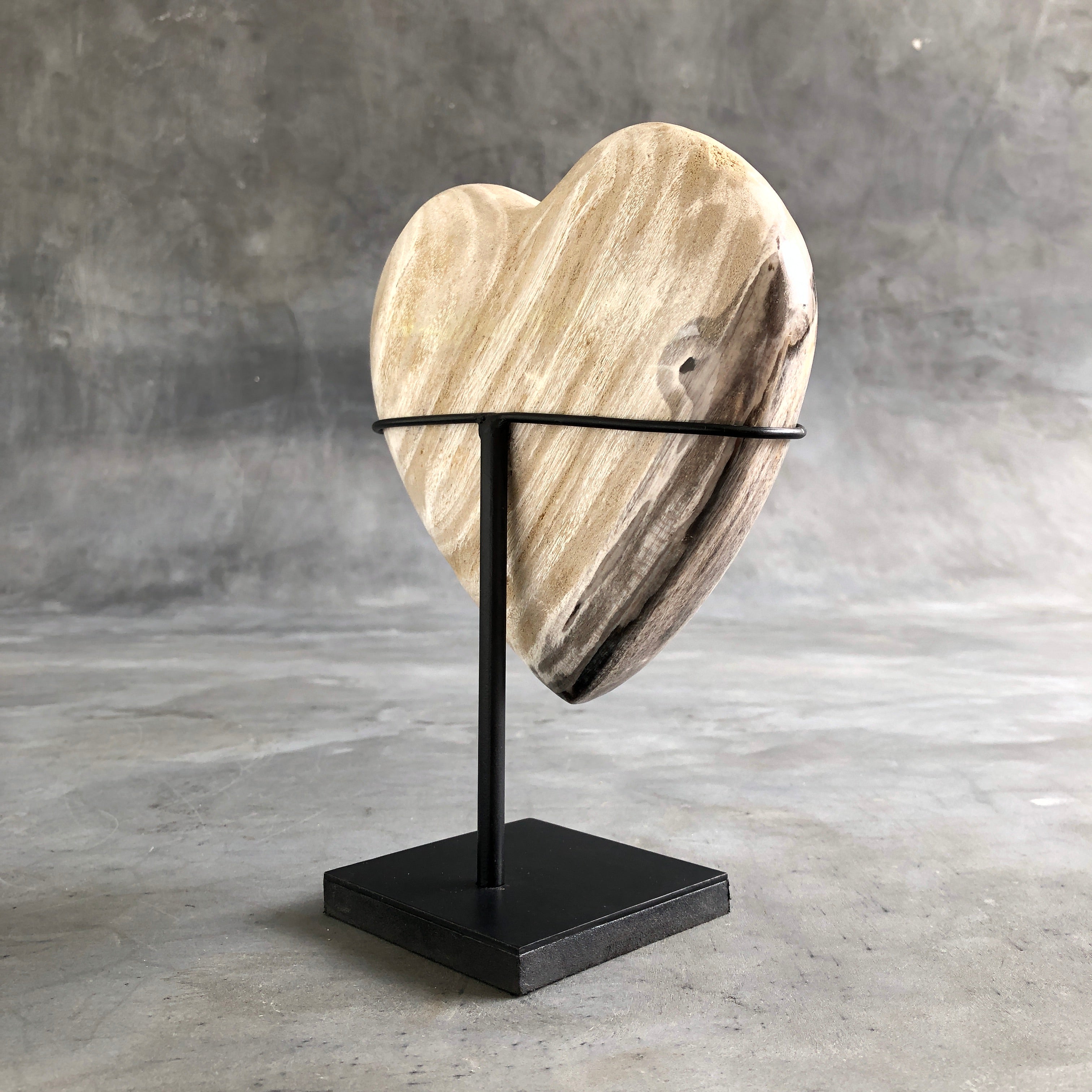 Wonderful Petrified Wood Heart-Shaped on a Custom Stand PetW/126