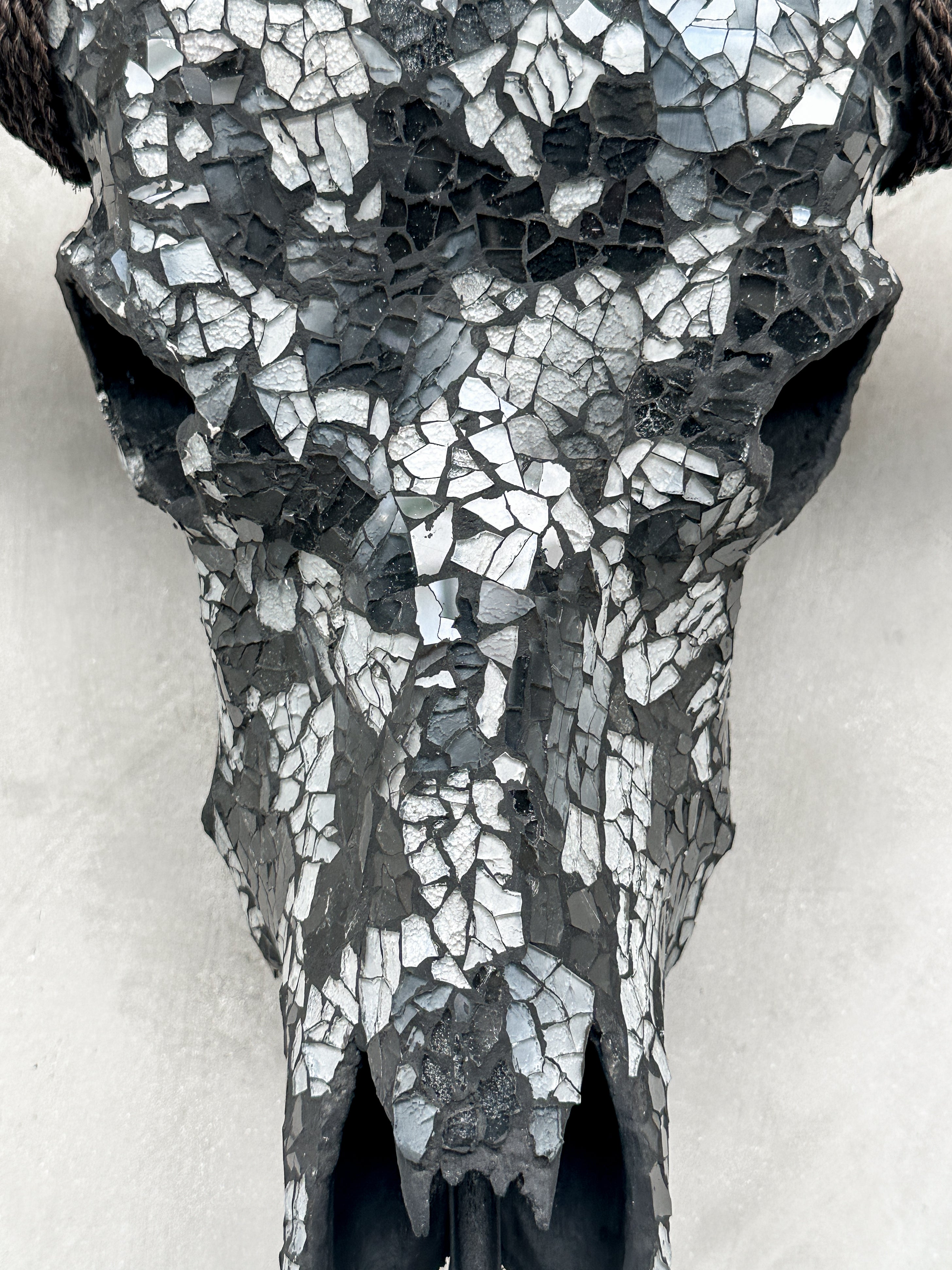 Black and White Mosaic Buffalo Skull Wall Decor – Handmade Horned Skull Art for Western, Boho, or Monochrome Interiors - Skull,A/129