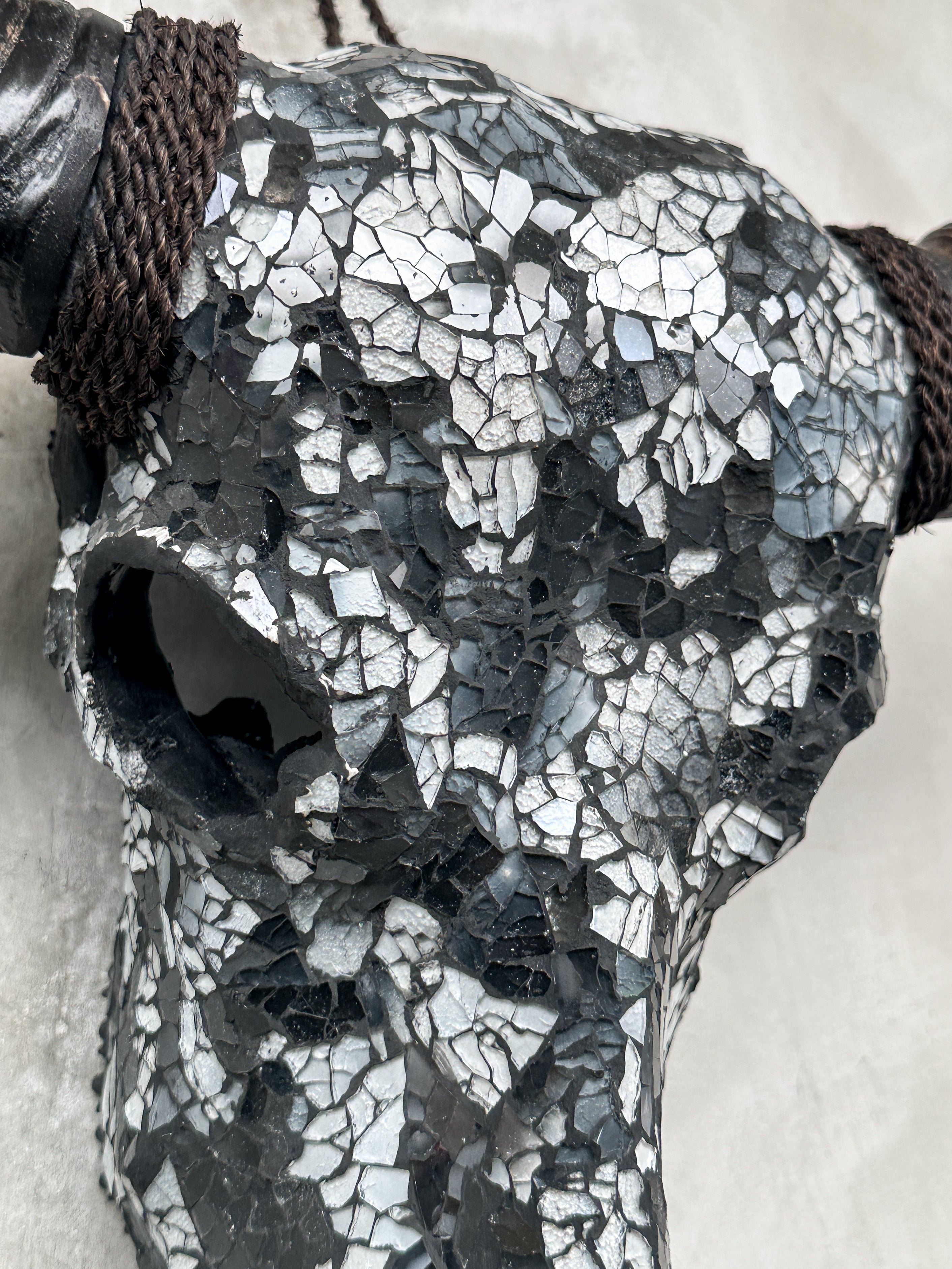 Black and White Mosaic Buffalo Skull Wall Decor – Handmade Horned Skull Art for Western, Boho, or Monochrome Interiors - Skull,A/129