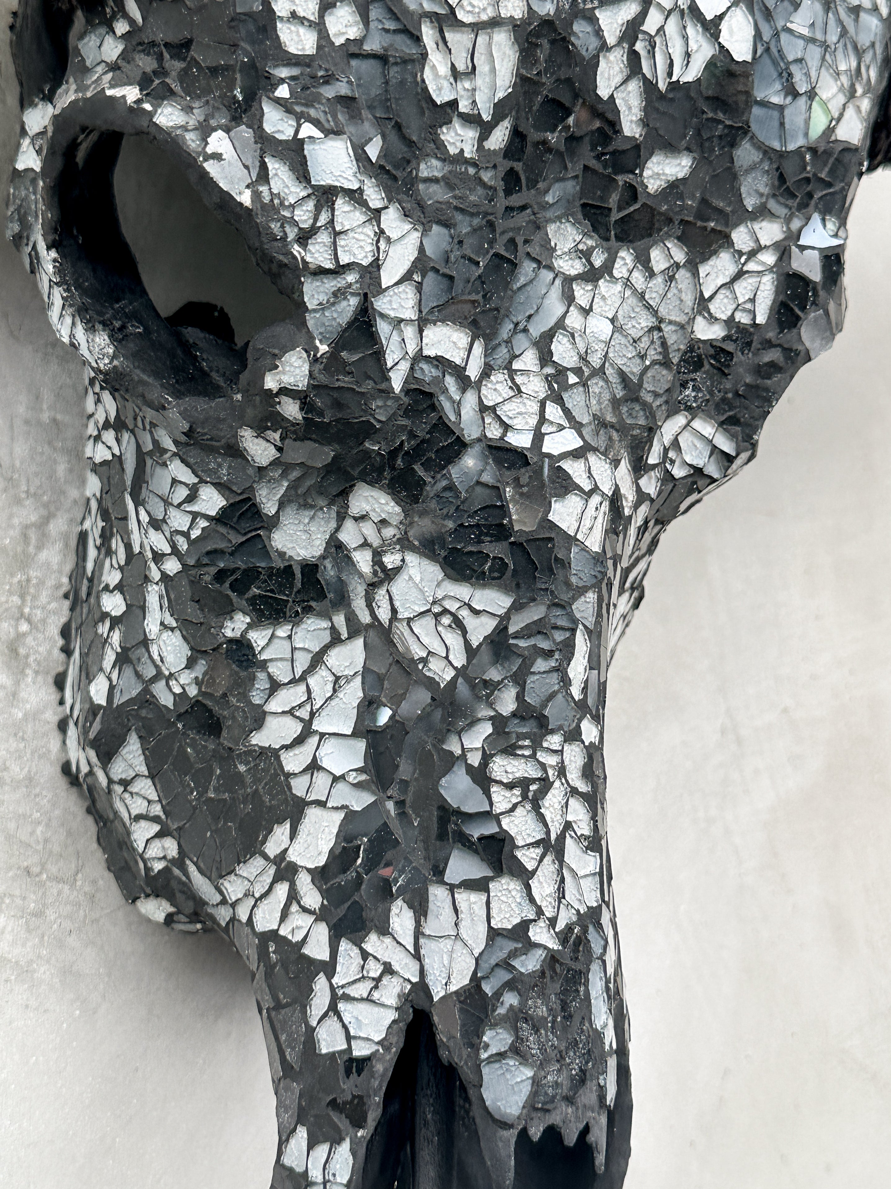 Black and White Mosaic Buffalo Skull Wall Decor – Handmade Horned Skull Art for Western, Boho, or Monochrome Interiors - Skull,A/129