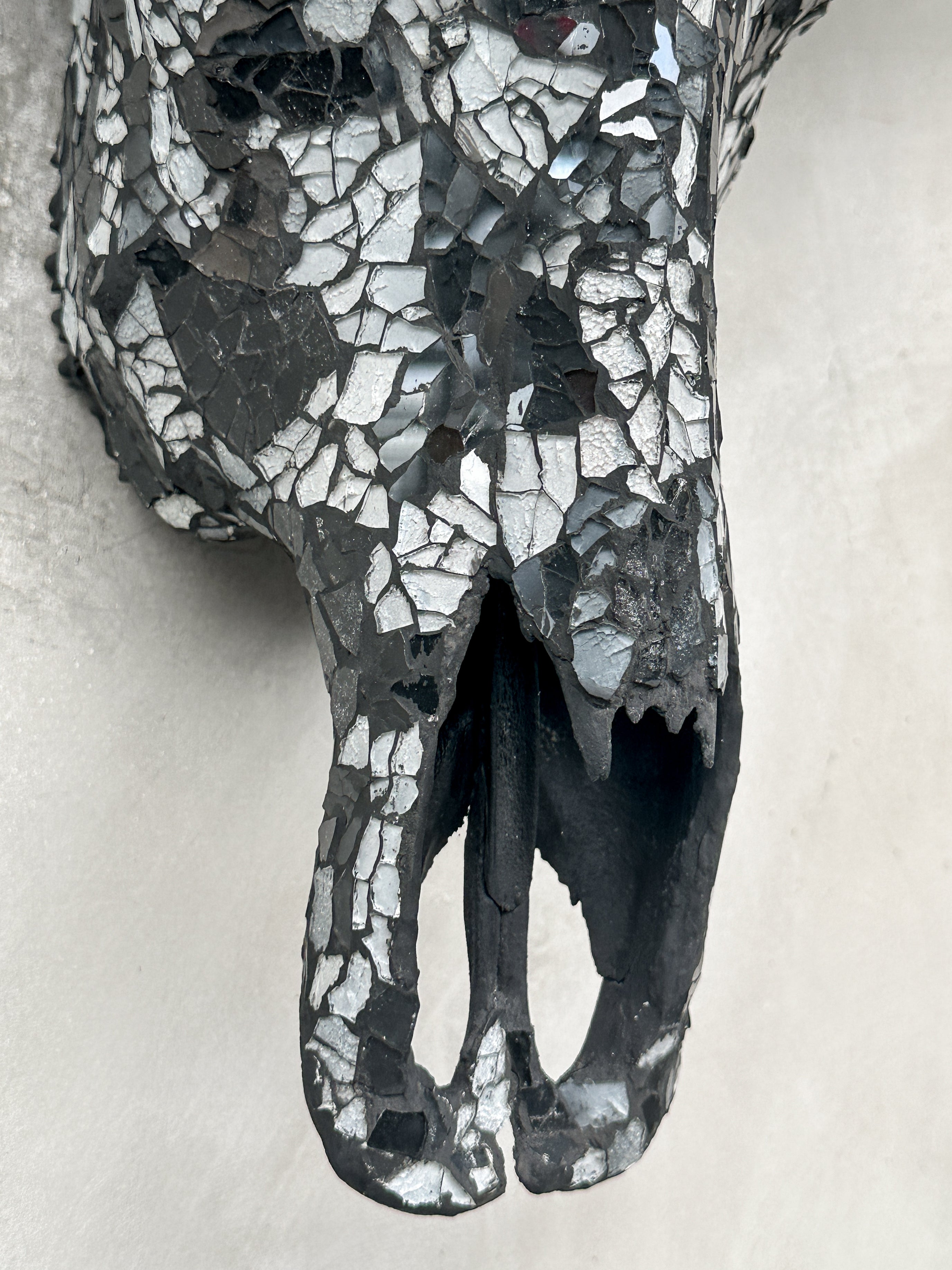 Black and White Mosaic Buffalo Skull Wall Decor – Handmade Horned Skull Art for Western, Boho, or Monochrome Interiors - Skull,A/129