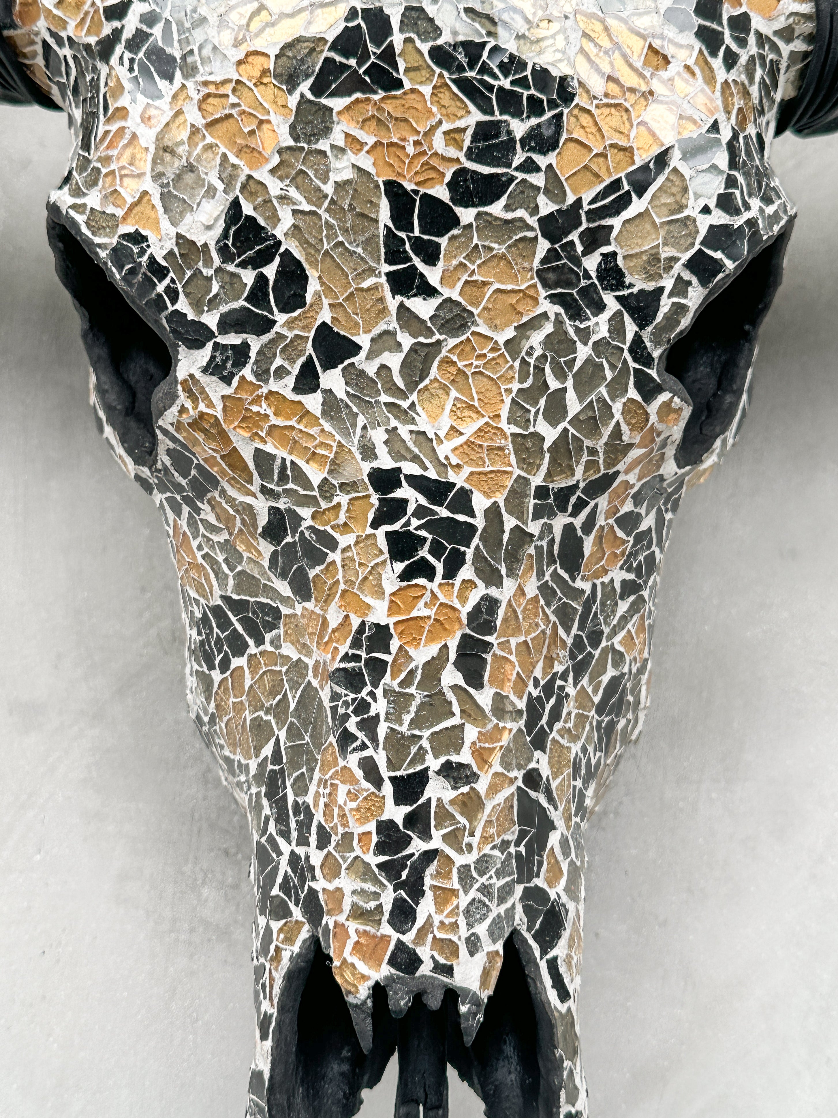 Gold and Black Mosaic Buffalo Skull – Wall-Mounted Horn Decor for Boho, Luxe Western, Eclectic, or Modern Interior Styling - Skull,A/133