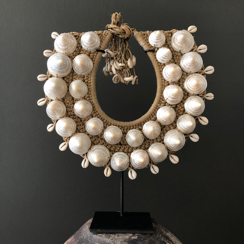 SN13 - Decorative shell necklace on a custom stand - 23/SN/025