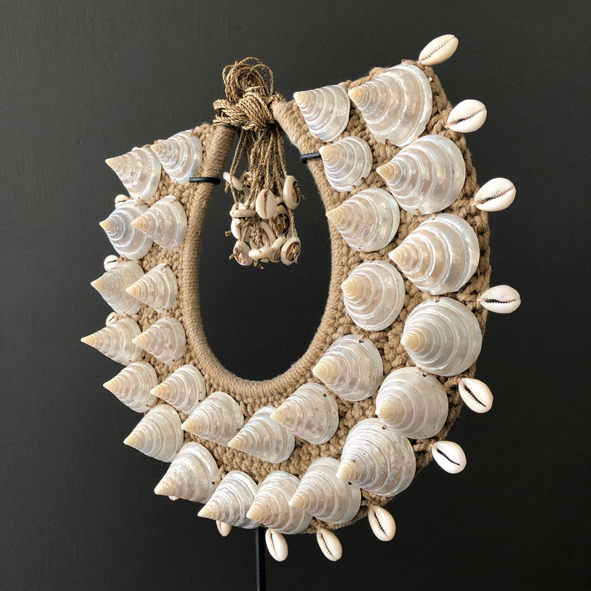 SN13 - Decorative shell necklace on a custom stand - 23/SN/025