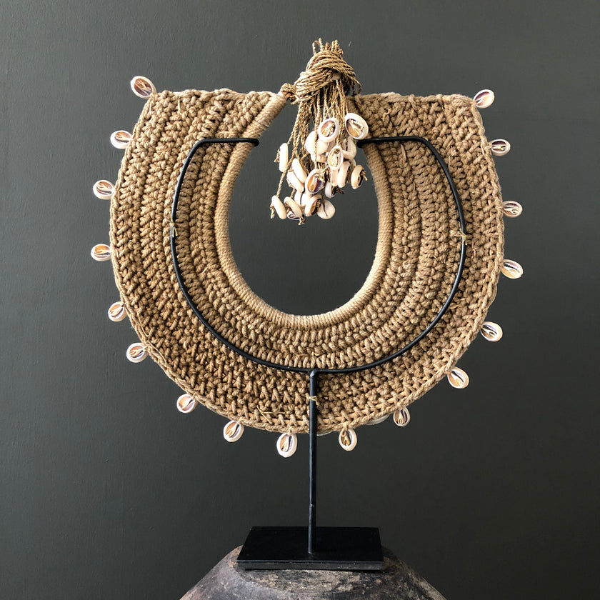 SN13 - Decorative shell necklace on a custom stand - 23/SN/025