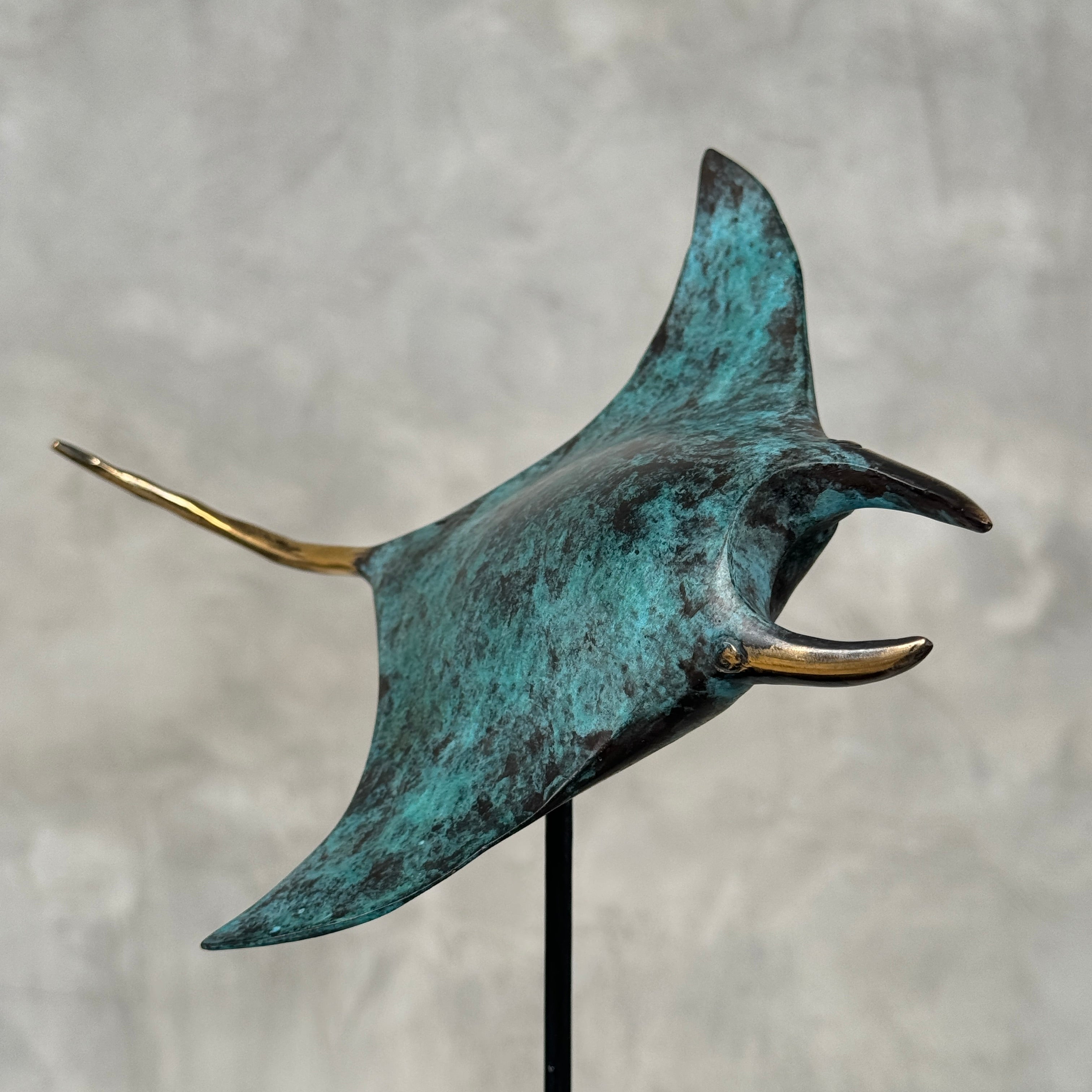 Mantaray on stand polished Small