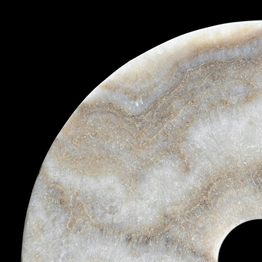 Onyx disc with stand  carving U1/085