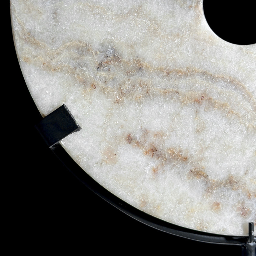 Onyx disc with stand  carving U1/085