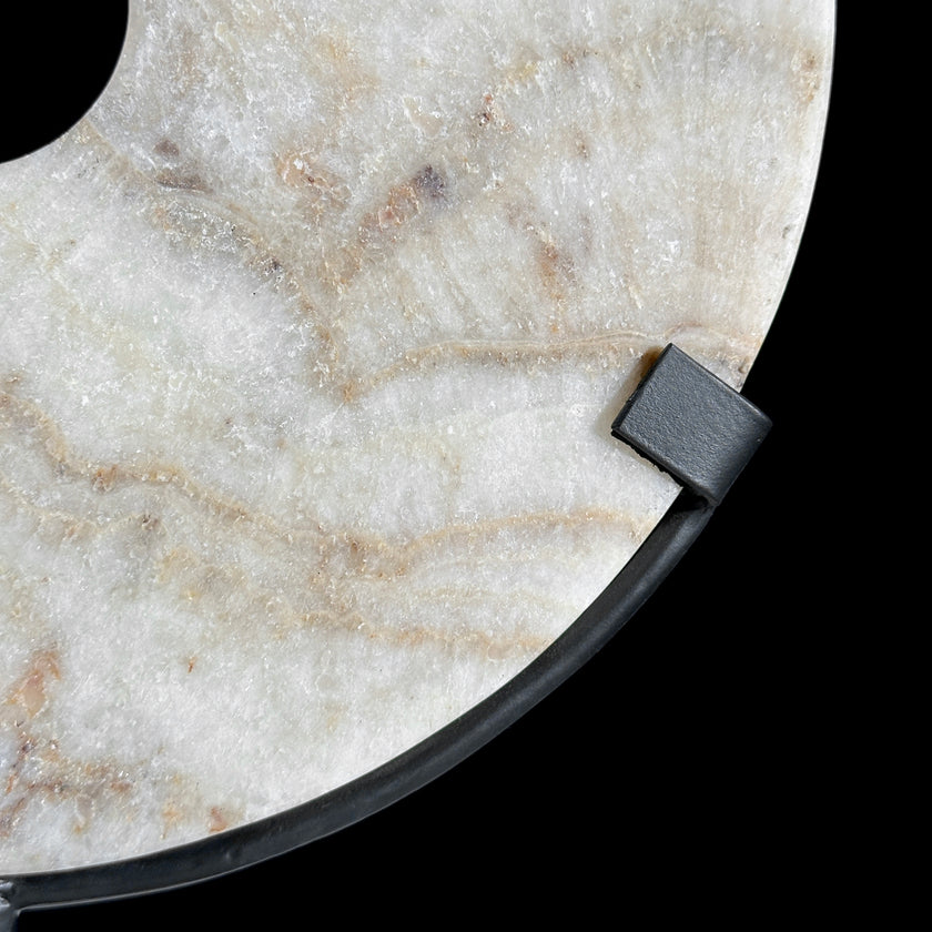 Onyx disc with stand  carving U1/085