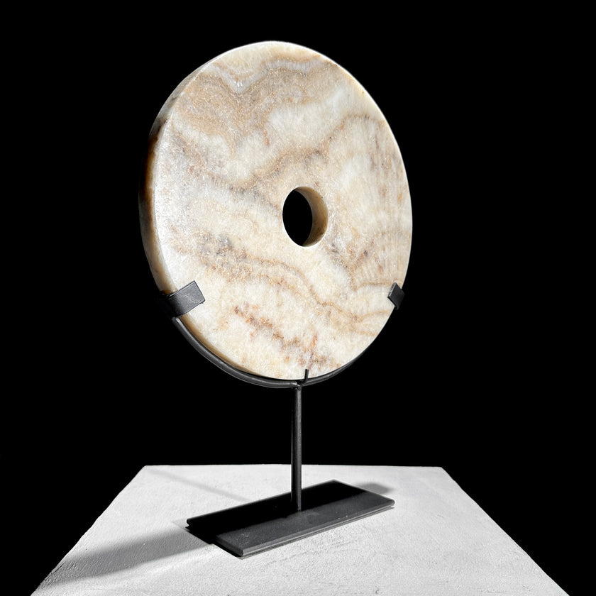 Onyx disc with stand  carving U1/085