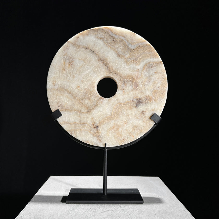 Onyx disc with stand  carving U1/085