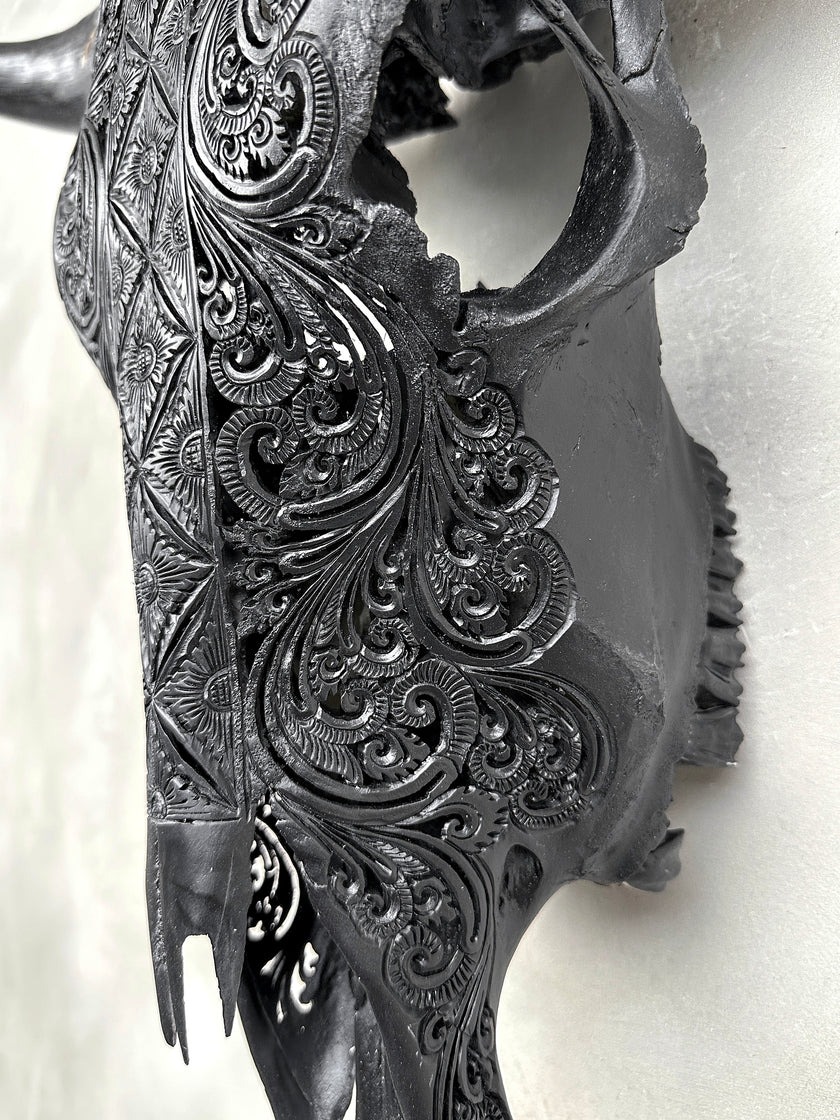 Carved Bull (Limousine) Ketimun Lotus carving 9Y/050