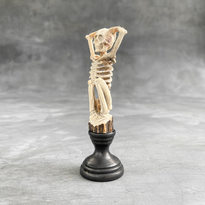 Small bone carving Sitting Human Skull carving 9B/114