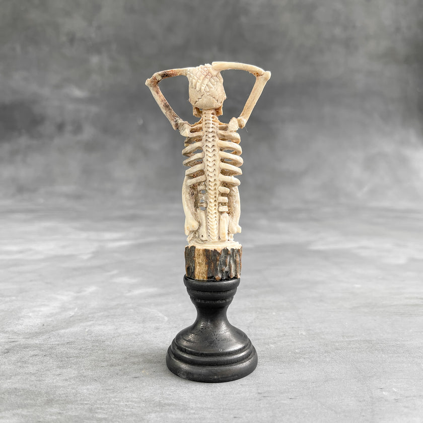 Small bone carving Sitting Human Skull carving 9B/114