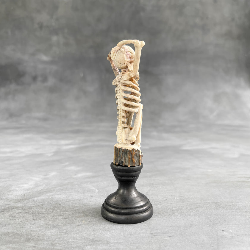 Small bone carving Sitting Human Skull carving 9B/114