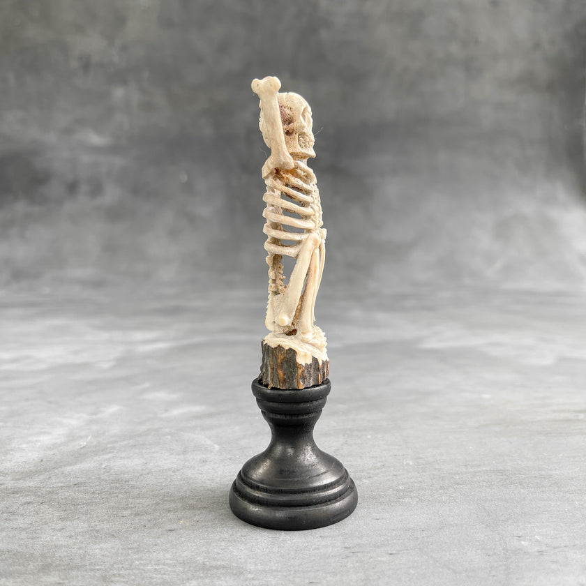 Small bone carving Sitting Human Skull carving 9B/114