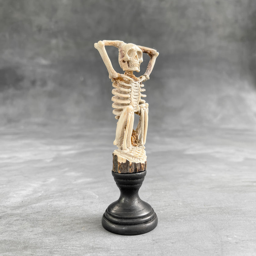 Small bone carving Sitting Human Skull carving 9B/114