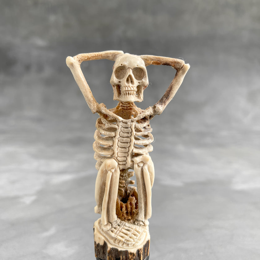 Small bone carving Sitting Human Skull carving 9B/114