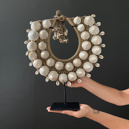 SN13 - Decorative shell necklace on a custom stand - 23/SN/025