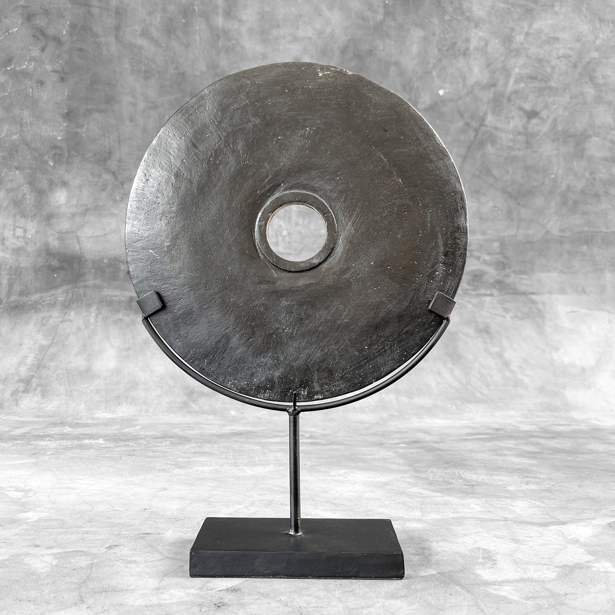 Lava Stone disc full S  carving 9J/066