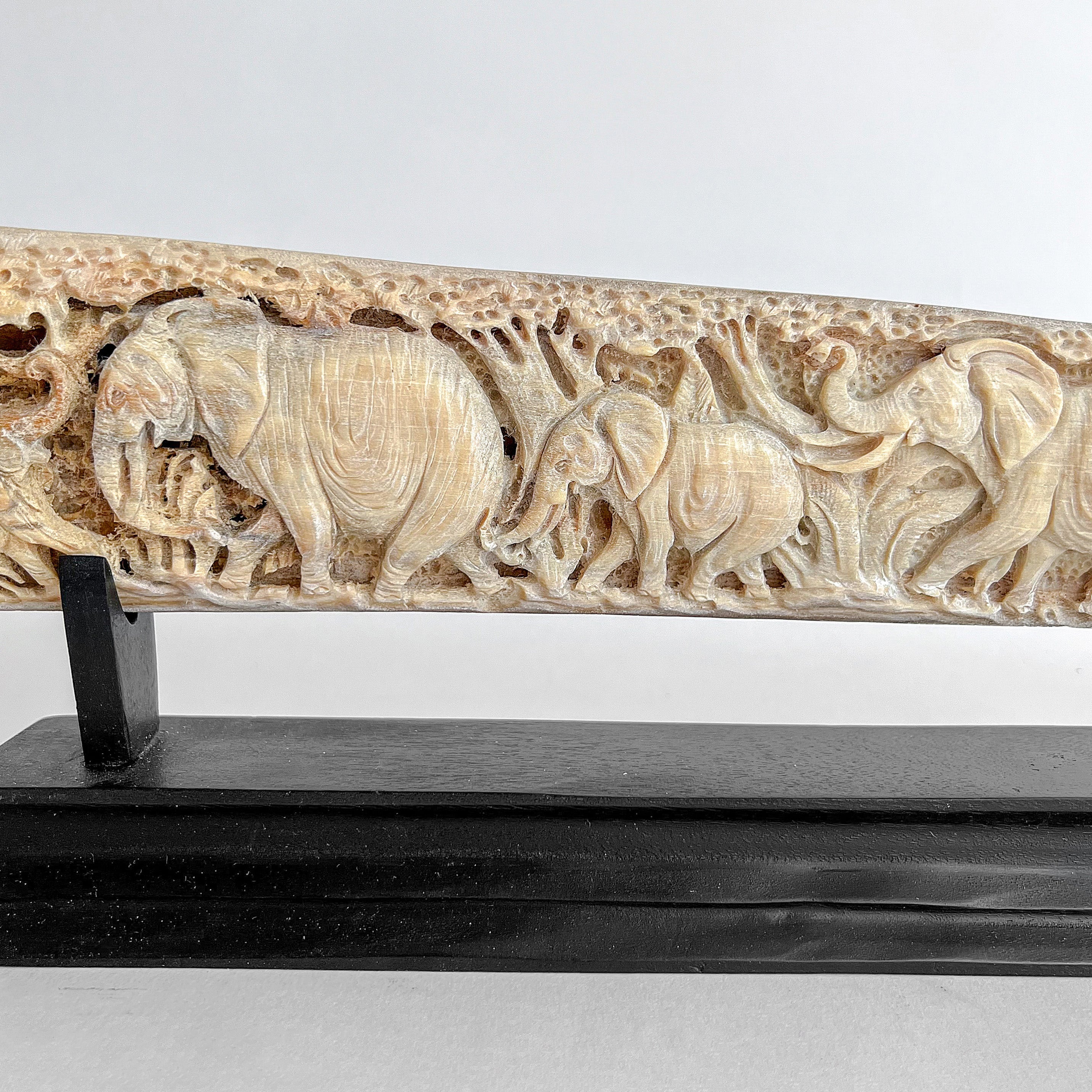 Carved Tusks 20/EX/619 Carving elephants